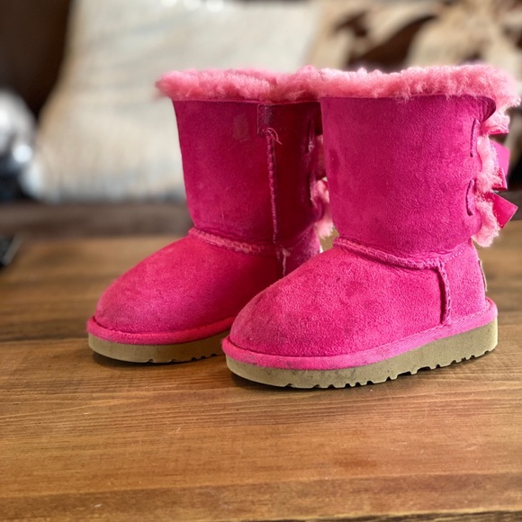 Toddler Bailey Bow Ugg size 6 - Picture 3 of 4